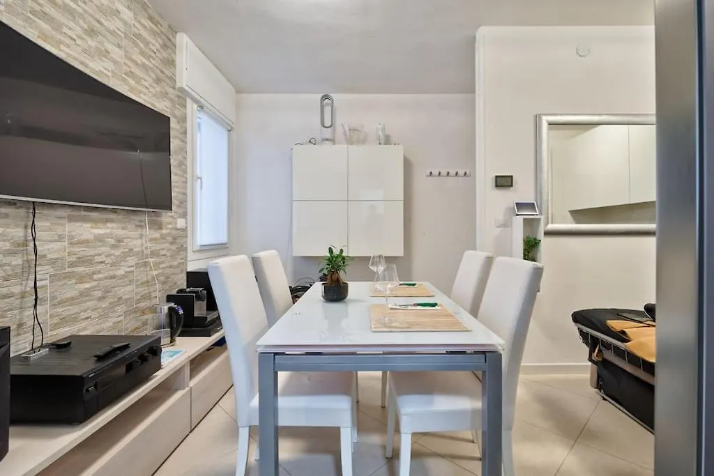 Mini Suite Fronte Mare Piazza Mazzini Lido di Jesolo Lägenhet