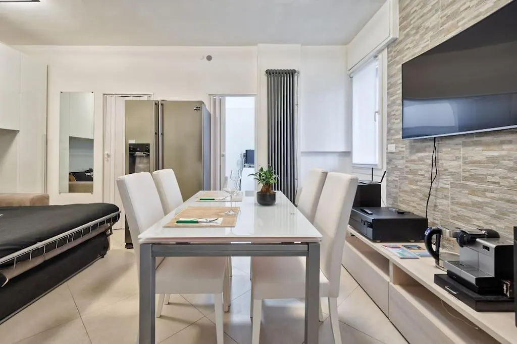 Mini Suite Fronte Mare Piazza Mazzini Lido di Jesolo Lägenhet